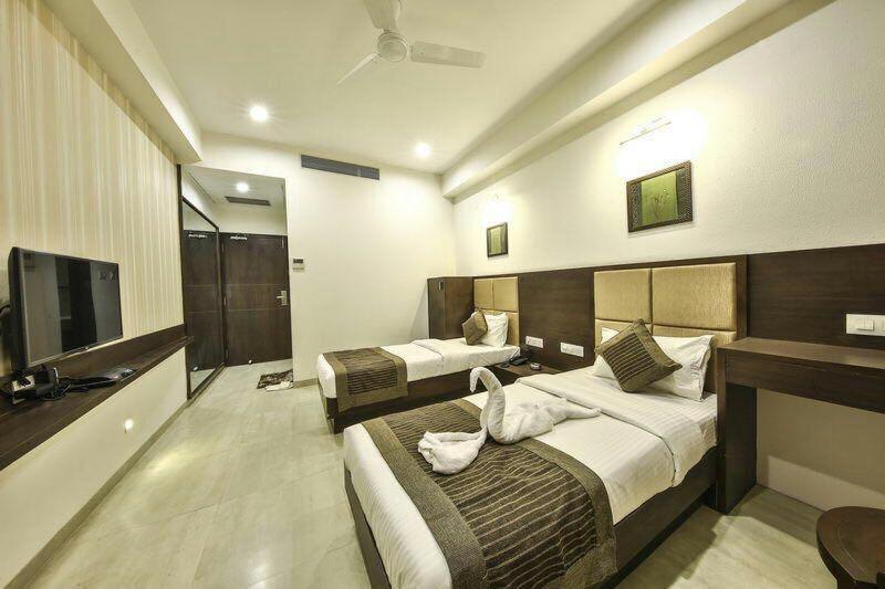 FabHotel Flora Vastral Ahmedabad Exterior foto